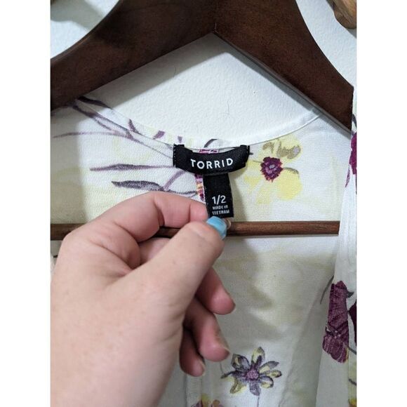 Torrid Crepe Shirttail Floral Kimono - Size 1/2 - Picture 4 of 5